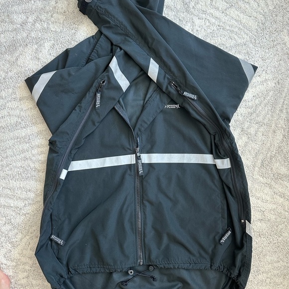 Running Room Men's Black Jacket with Reflective Stripes - Picture 3 of 6